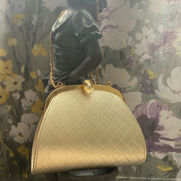 Vintage style women SM DESIGNS gold satin gold chain shoulder strap purse. Used. - Picture 2 of 10
